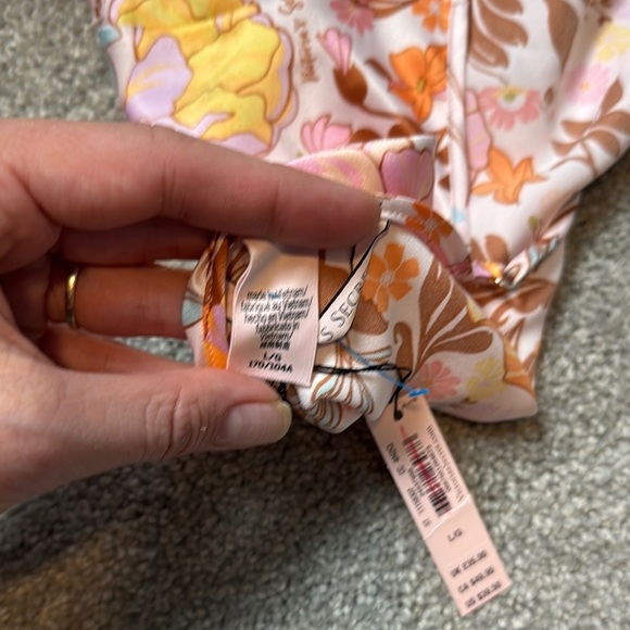 NWT Victoria’sSecrets Floral silky strappy pajama/lingerie Top - Pink and Orange - Picture 8 of 11